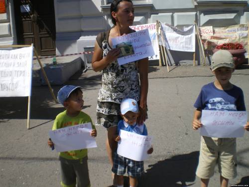Митинг "против нарушения прав человека в Омской об